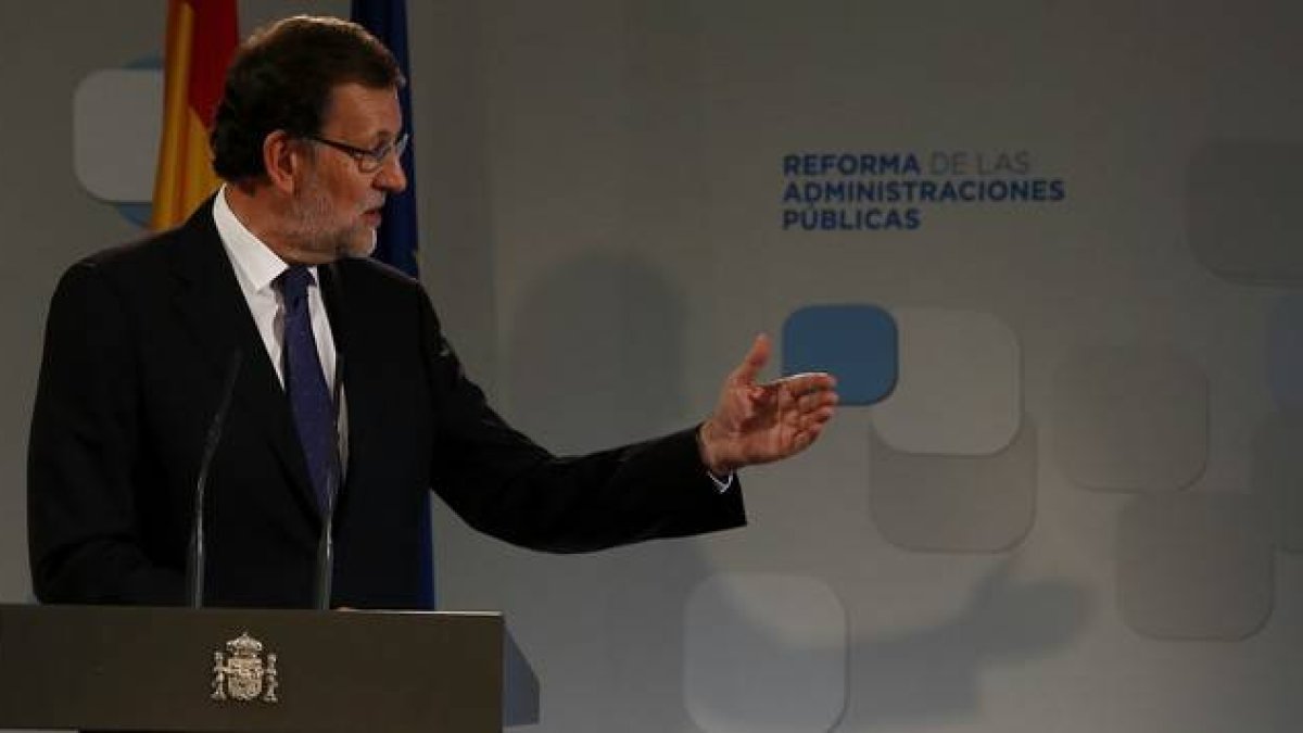 Rajoy, en la presentación del informe anual de la Comisión para la Reforma de las Administraciones Públicas.-Foto: DAVID CASTRO