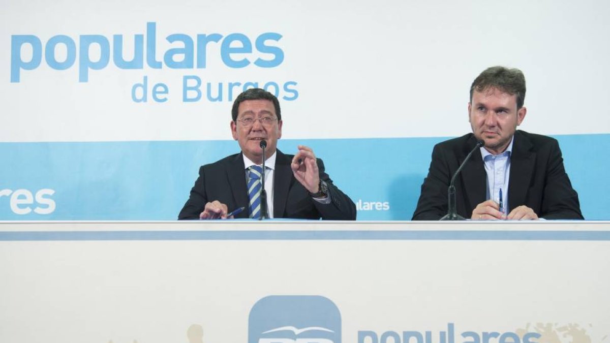 Comité ejecutivo del Partido Popular de Burgos presidido por el presidente provincial, César Rico, y el secretario provincial, Javier Lacalle-Ical