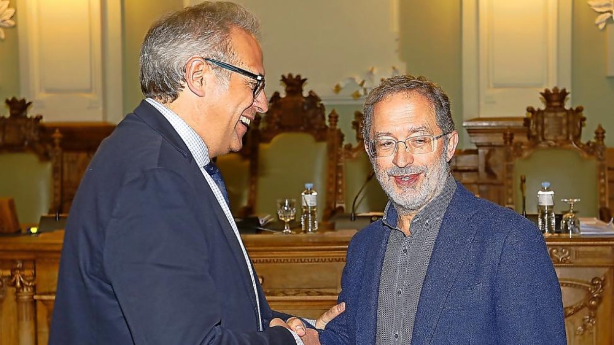 El portavoz del Grupo Municipal Popular en el Ayuntamiento de Valladolid, José Antonio Martínez Bermejo, junto con el teniente de alcalde Manuel Saravia.-J. M. LOSTAU