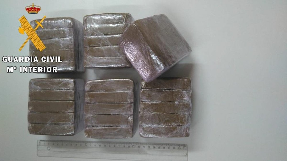 Droga incautada en Aldeatejada.-GUARDIA CIVIL