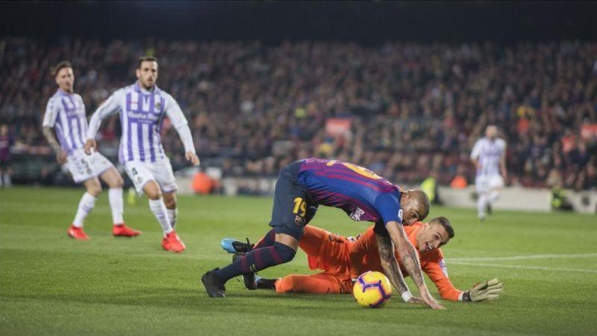 Boateng desperdicia un mano a mano con Jordi Masip.-JORDI COTRINA