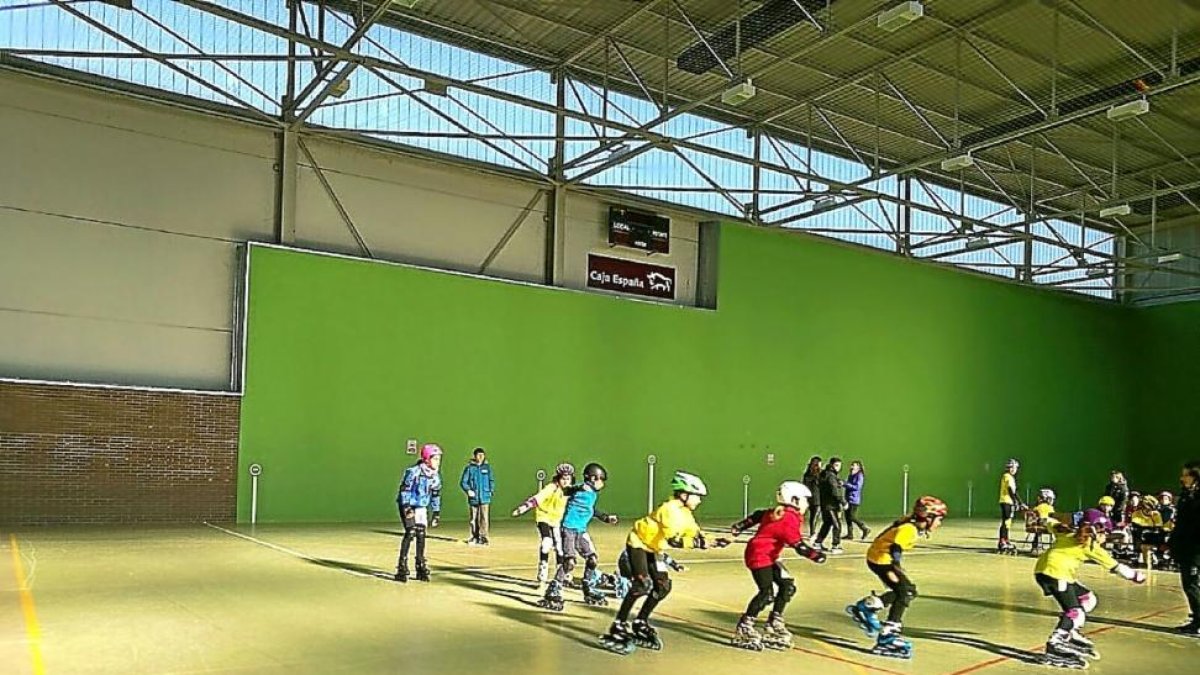 Participantes en las Jornadas de Patinaje celebradas en Renedo.-EM