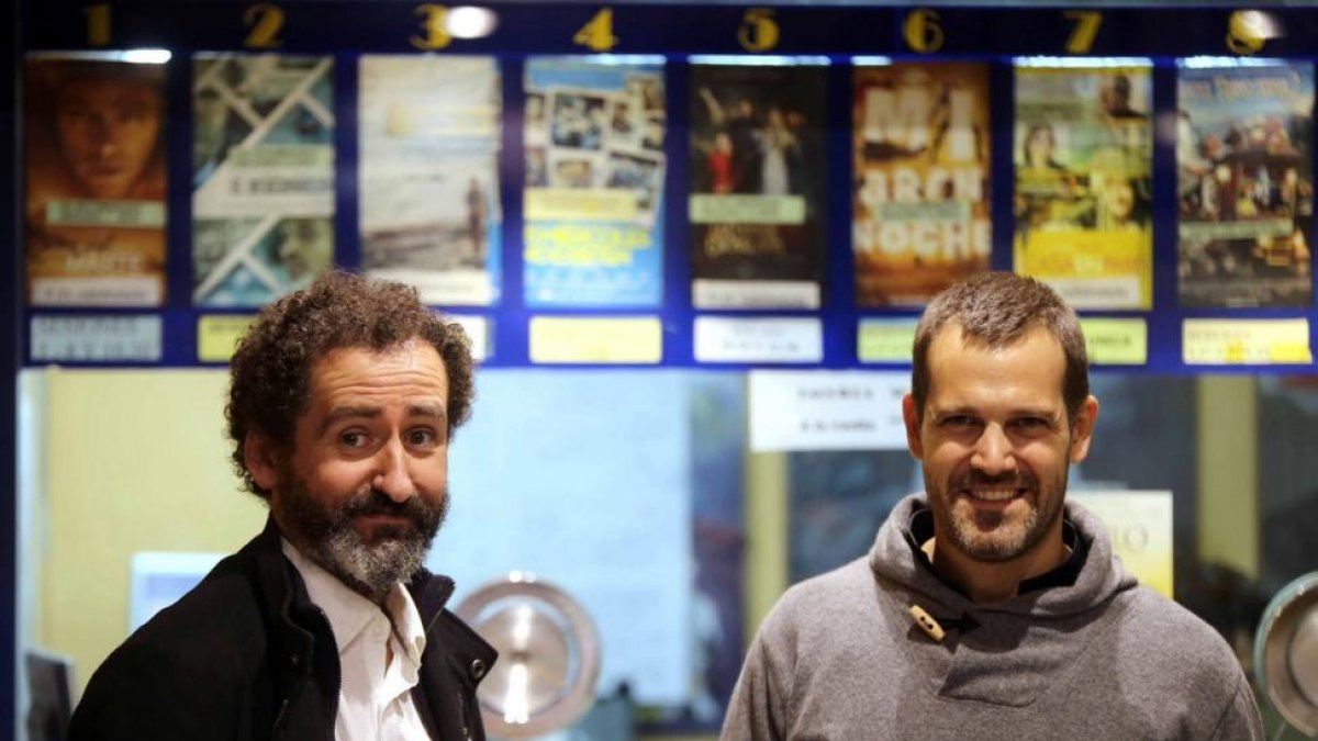 Los directores de la película vasca 'Loreak', Jon Garaño (I) y Jose Mari Goenaga (D) acuden a la proyección de su cinta en la sección Spanish Cinema-Ical
