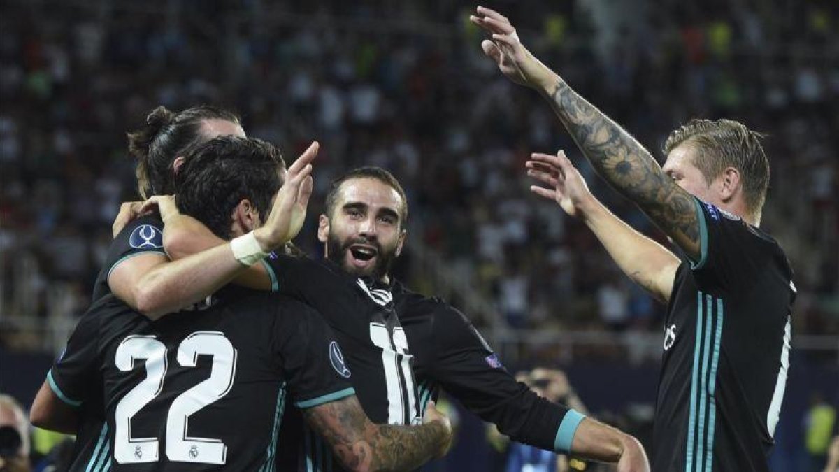 Los jugadores del Madrid celebran un gol en la Supercopa de Europa.-EFE / GEORGI LICOVSKI
