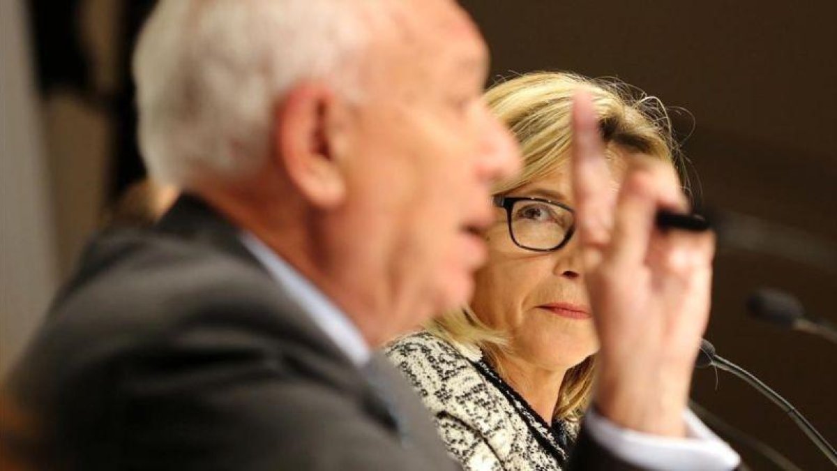 José Manuel García-Margallo y Joana Ortega, durante el debate que han mantenido este miércoles en Barcelona.-RICARD CUGAT