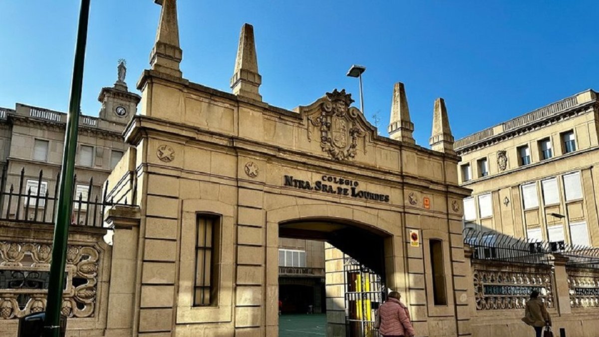 Colegio Lourdes.- E.M
