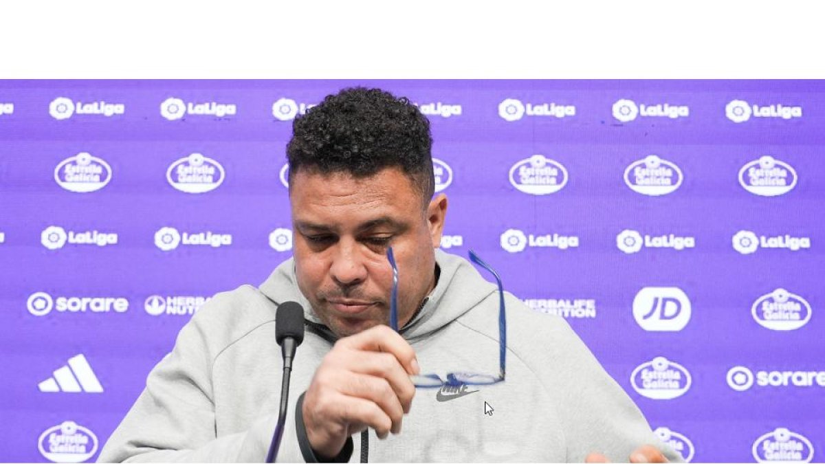 Ronaldo Nazario en su comparecencia anual ante los medios de comunicación tras el descenso del Real Valladolid. / J. M. LOSTAU