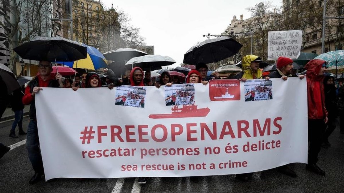 Manifestación a favor de Proactiva Open Arms en Barcelona.-AFP / JOSEP LAGO