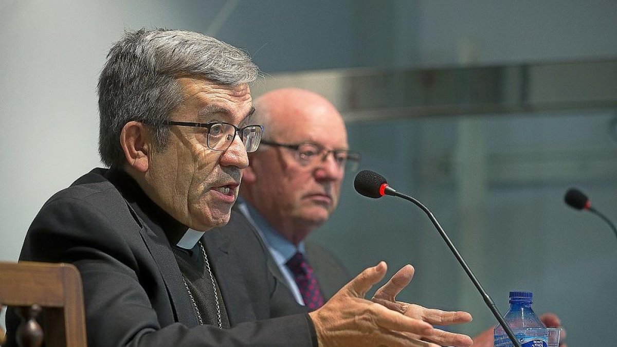 Luis Argüello y José María Conde, durante la presentación de los datos.-ICAL