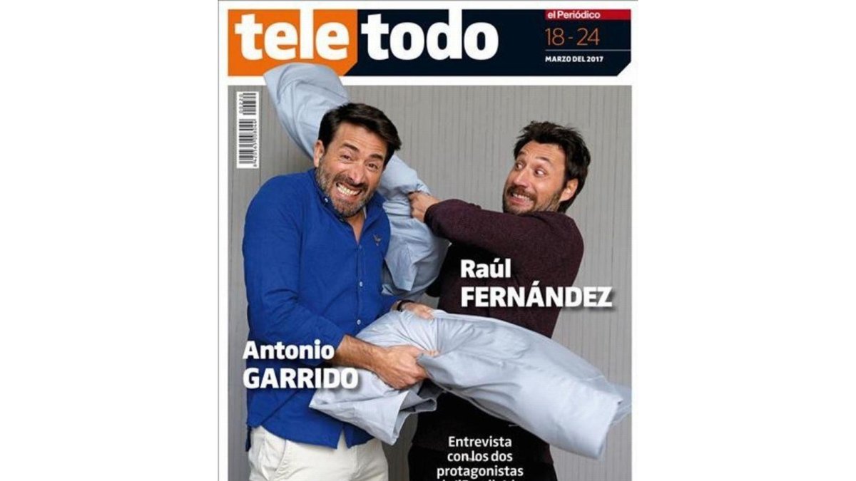 Raúl Fernández y Antonio Garrido se liaron a una guerra de almohadas en el 'Teletodo' de EL PERIÓDICO.-