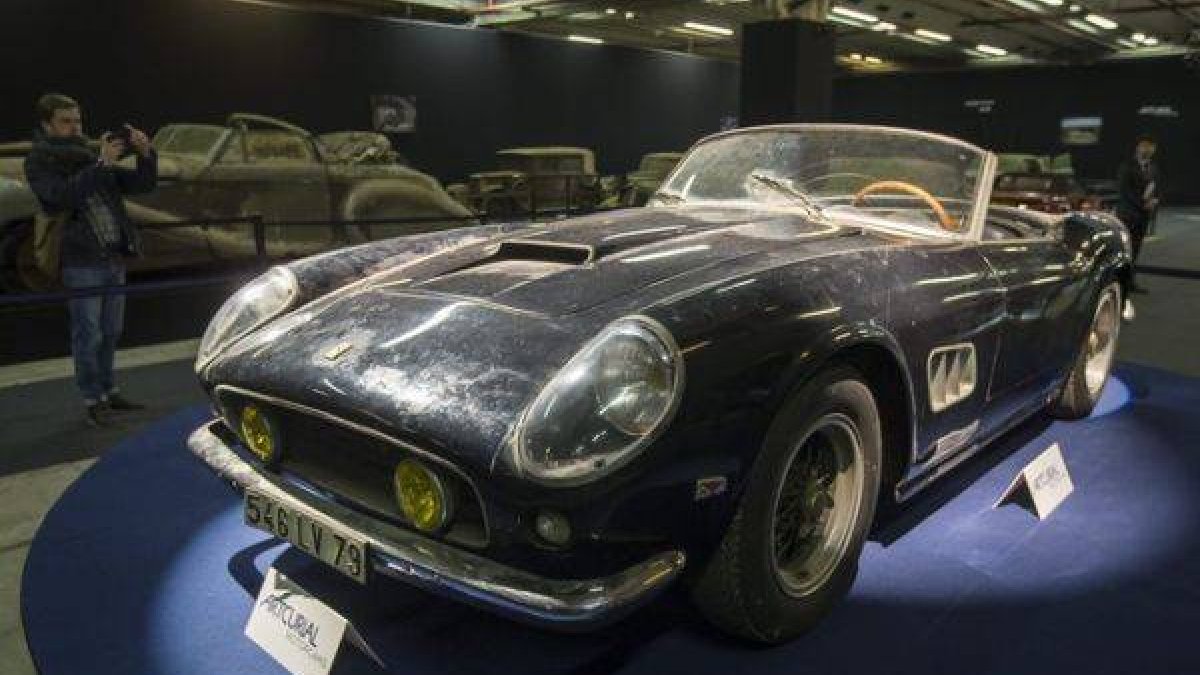 El Ferrari 250 GT SWB California Spider 1961 antes de ser subastado.-Foto: EFE