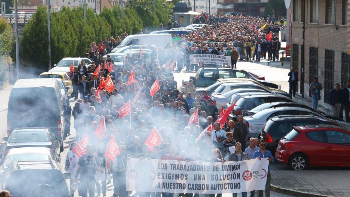Imagen de la multitudinaria manifestación en Ponferrada.-ICAL