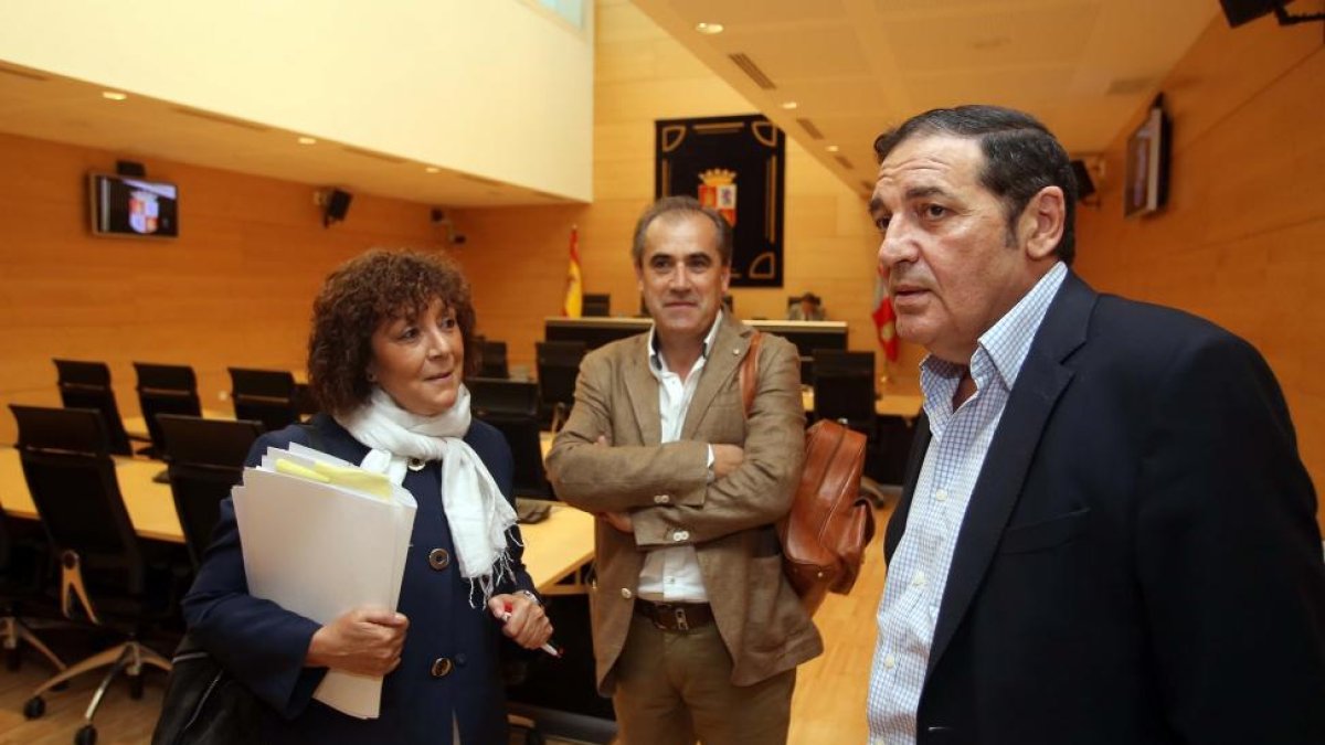 El consejero de Sanidad, Antonio María Sáez Aguado, comparece ante la comisión de investigación del Hospital de Burgos.-ICAL