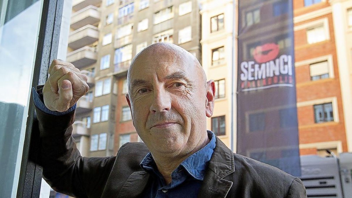 El cineasta Iñaki Arteta, ayer, en la Semana de Cine de Valladolid.-J. M. LOSTAU