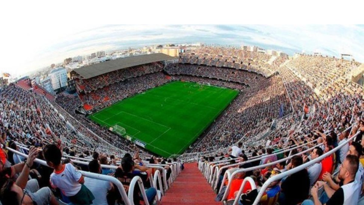 Interior del estadio de Mestalla.-VALENCIA CF