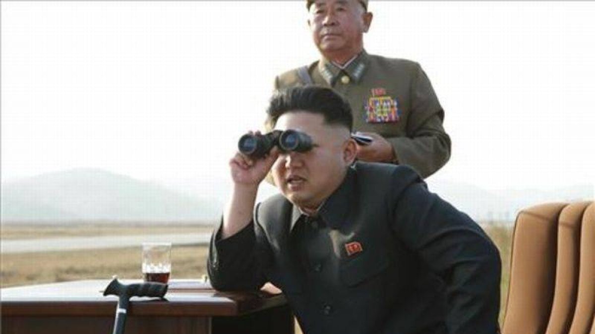 El líder norcoreano, Kim Jong-un, en una base aérea.-Foto: REUTERS