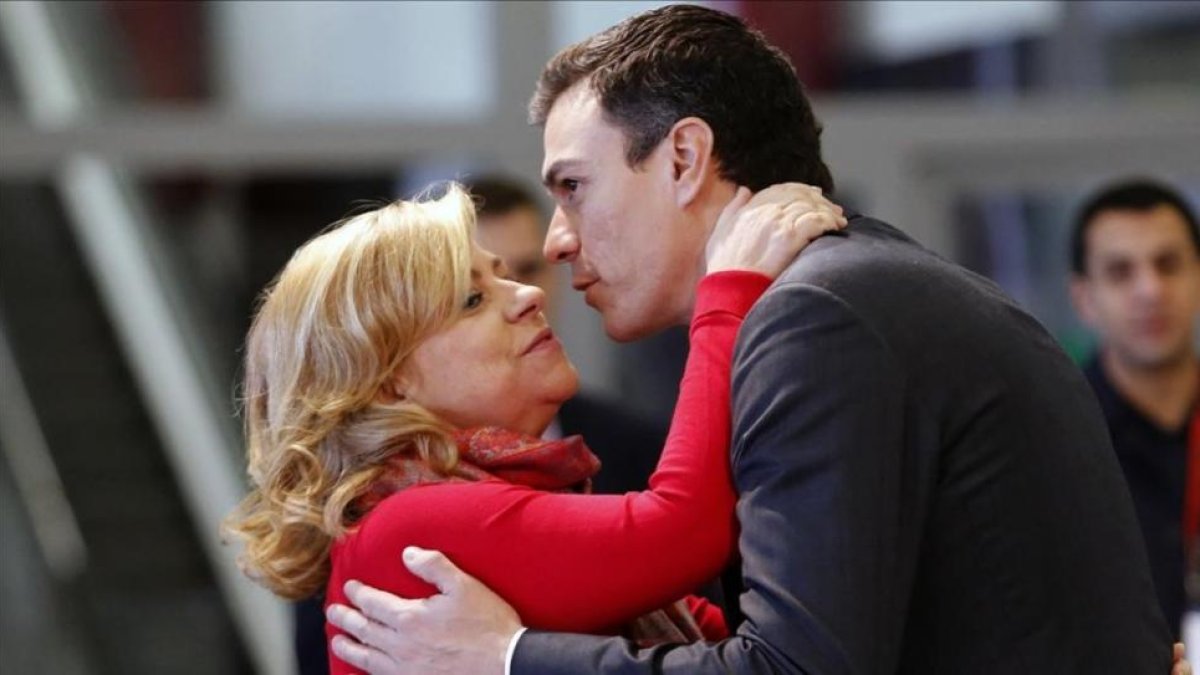 Elena Valenciano y Pedro Sánchez, en febrero del 2015.-/ JUAN MANUEL PRATS