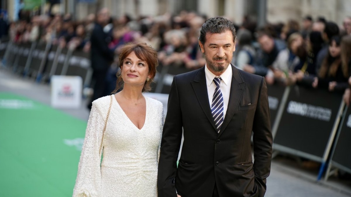 Julio Medem y Montse Sanz en la alfombra verde. / PHOTOGENIC