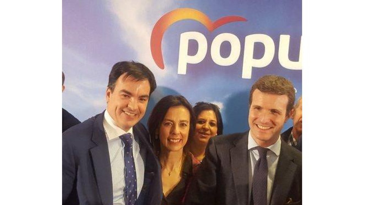 El concejal del PP de Barajas de Melo (Cuenca), Jesús López, junto al líder del partido, Pablo Casado.-TWITTER