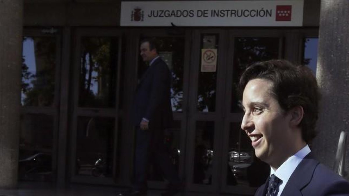 El pequeño Nicolás a las puertas de los juzgados en Madrid.-PERIODICO (EFE / FERNANDO ALVARADO)