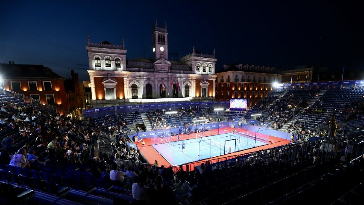 Vista panorámica del Valladolid Master en la Plaza Mayor en el inicio del cuadro de 1/16 de final. / MONTSE ÁLVAREZ