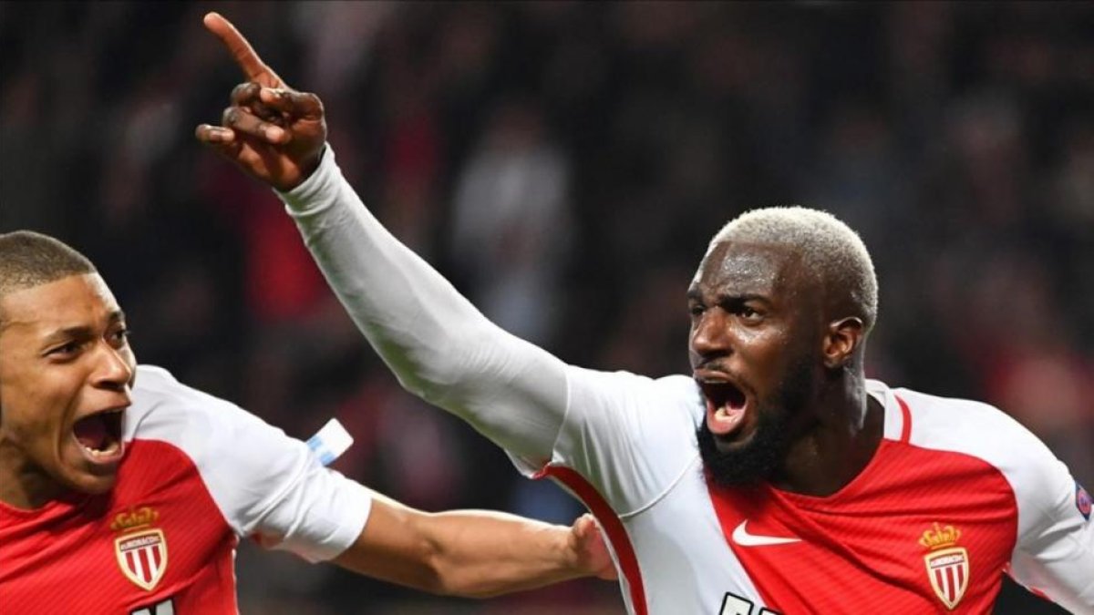 Bakayoko celebra un gol con el Mónaco junto a Mbappé.-PASCAL GUYOT