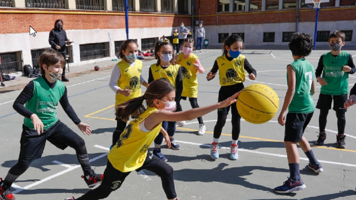 Una imagen de un partido de Juegos Escolares de la presente temporada sin público. J.M.L.
