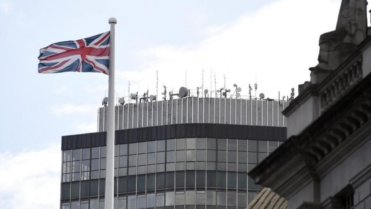 Vista de la torre Milibank, sede de la corresponsalía británica de la cadena RT, antigua Russia Today, en Londres, este lunes.-EFE / FACUNDO ARRIZABALAGA