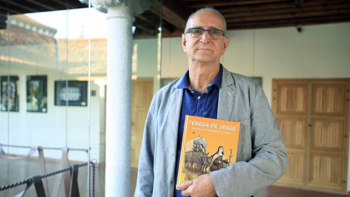 El dibujante abulense José Luis Serna presentó su novela gráfica 'Teresa de Jesús', Escritora, fundadora y Santa'-Ical