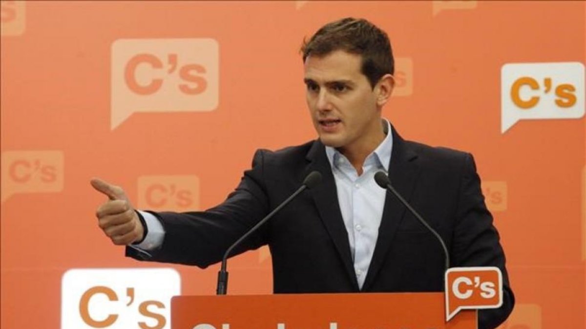 Albert Rivera, en rueda de prensa tras la reunión de la ejecutiva nacional de Ciudadanos, el pasado 17 de octubre.-JUAN MANUEL PRATS