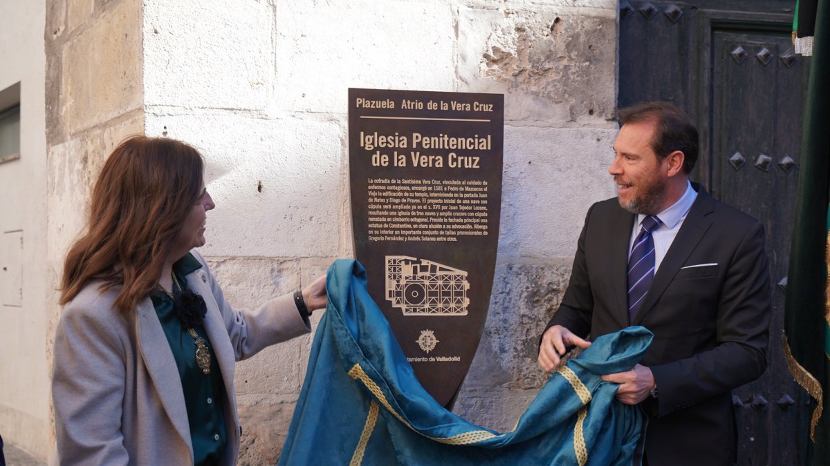 Estreno del nuevo nombre de la Plazuela Atrio de la Vera Cruz. E.M.
