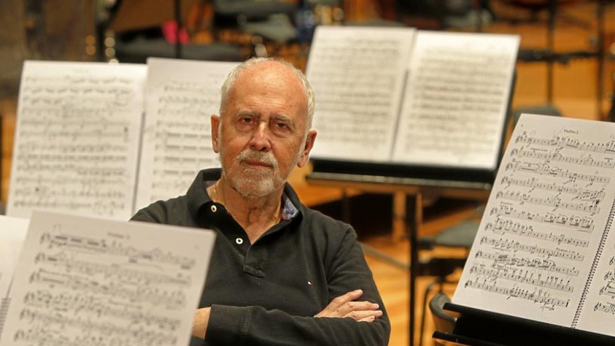El director de orquesta, Jesús López Cobos en el Auditorio de Valladolid en el año 2016.-J. M. LOSTAU
