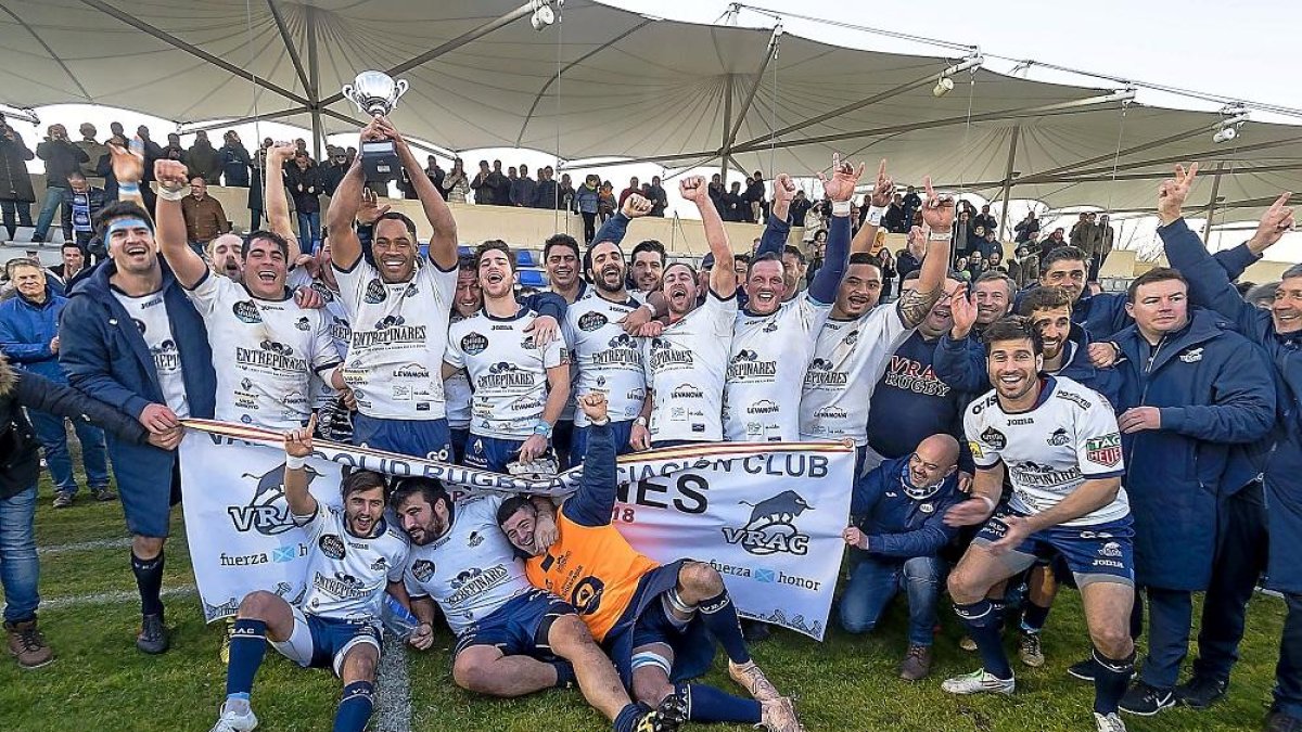El VRAC Quesos Entrepinares celebrando su último título, la Copa Ibérica.-PABLO REQUEJO