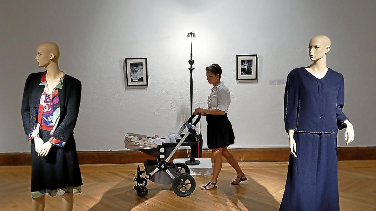 El público se acercó ayer hasta el museo de La Pasión para poder observar en primer plano una exposición única-J.M. Lostau