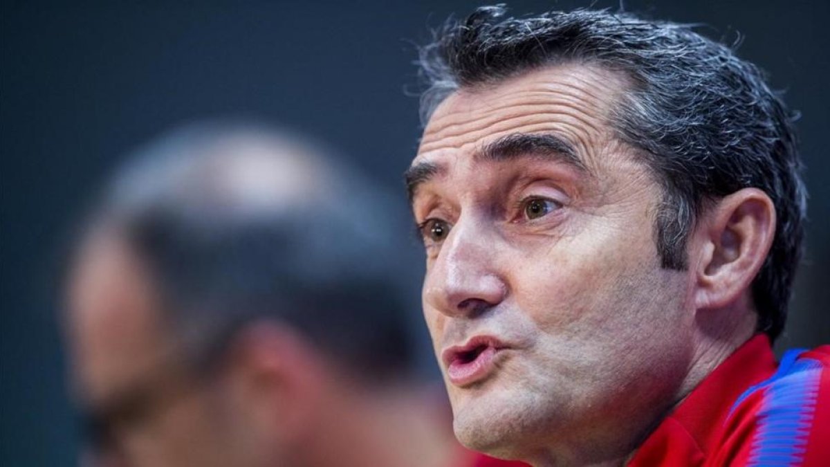 Ernesto Valverde, en la conferencia de prensa de hoy, previa al entrenamiento en la Ciudad Deportiva Joan Gamper.-JORDI COTRINA