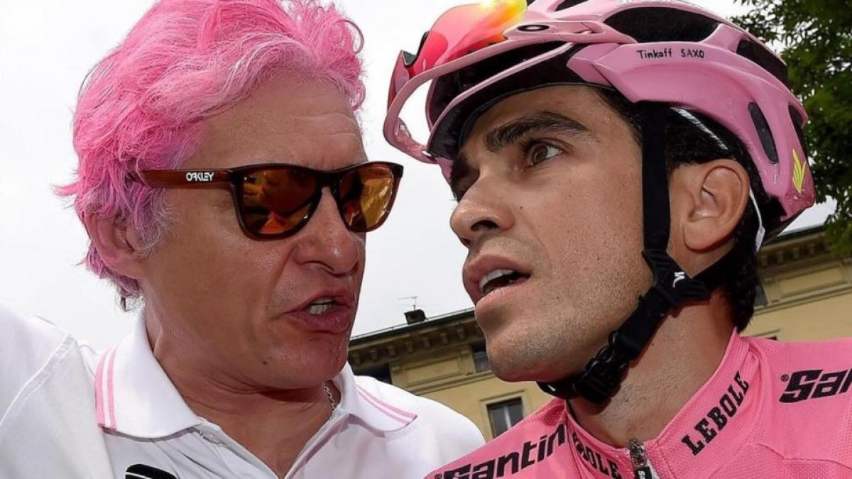 Tinkov, teñido de rosa, cuando Contador le dio a su equipo el Giro del 2015.-AP / DANIEL DAL ZENNARO