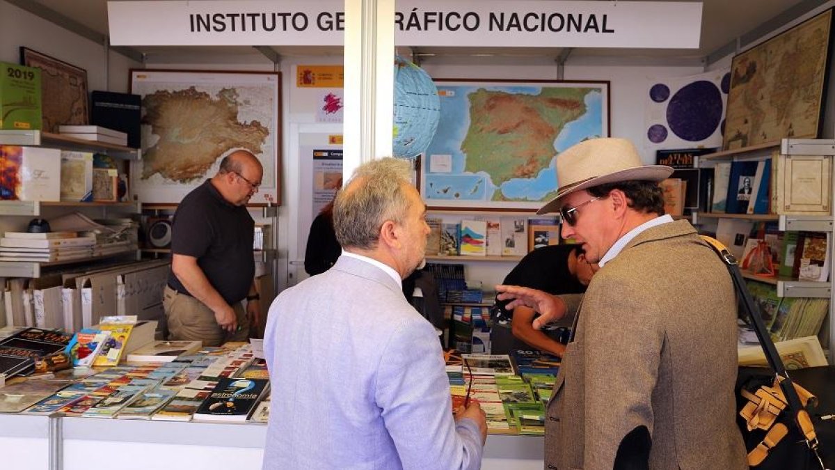 a Feria del Libro abrió ayer una nueva página en la Plaza Mayor-ICAL