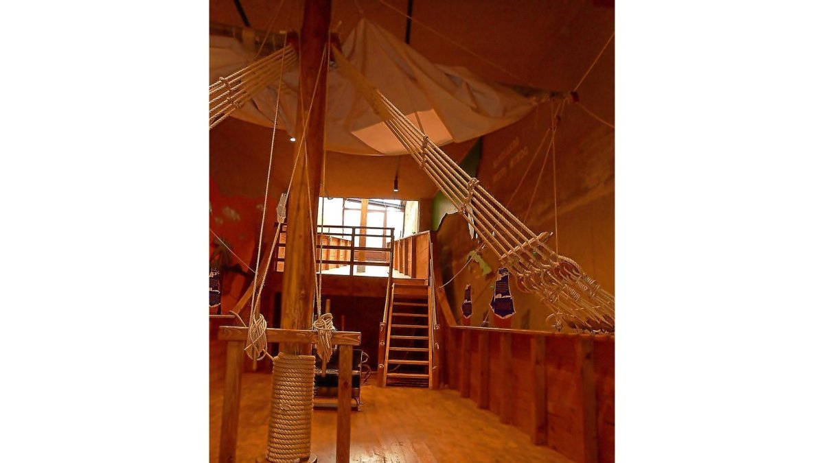 Recreación de una carabela dentro del museo para recrear el viaje de Ponce en la segunda expedición de Colón a América.-AYTO. SANTERVÁS