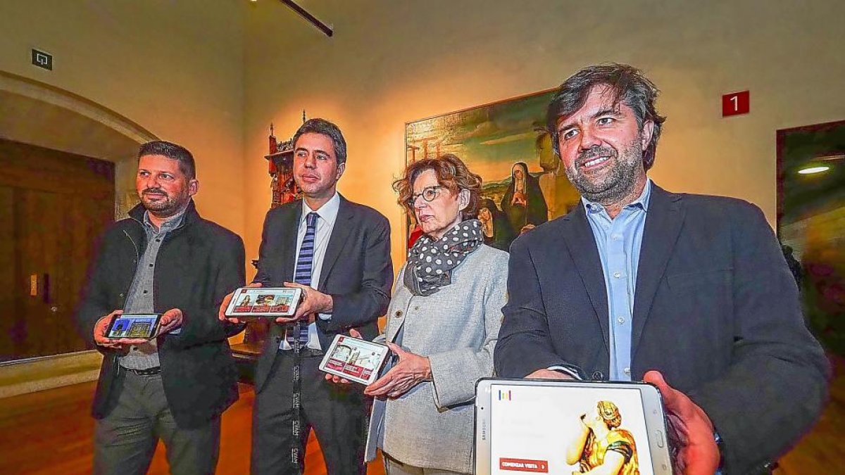 El MNE enseña a Berruguete y a Juni en la lengua de signos