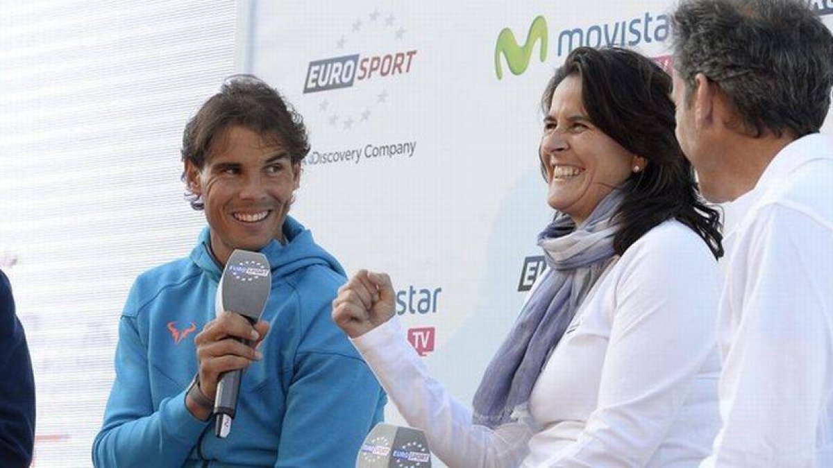 Conchita Martínez, distendida en un acto televisivo junto a Rafael Nadal, el pasado mes de abril.-