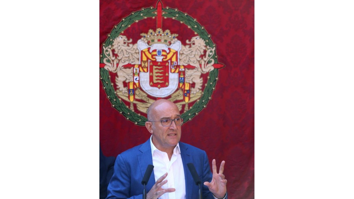 El presidente de la Diputación Provincial de Valladolid, Jesús Julio Carnero, acompañado de su equipo de Gobierno presenta el balance de un año de Gobierno de la institución-ICAL