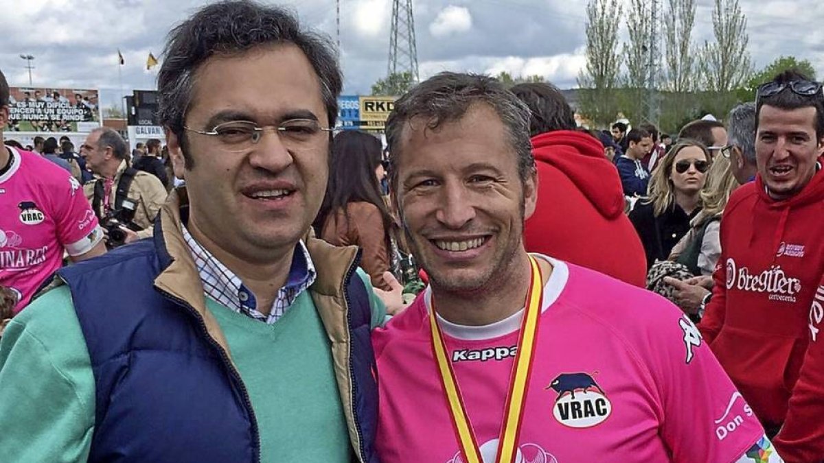 Alfredo Fernández y Enrique Sevillano, tras conseguir este domingo la nueva copa del Rey-D. V.