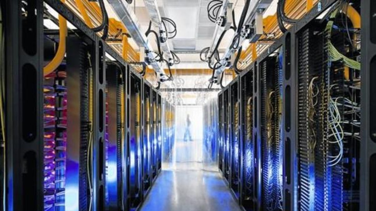 Uno de los grandes centros de procesamiento de datos de Google en Estados Unidos.-AP / GOOGLE, CONNIE ZHOU