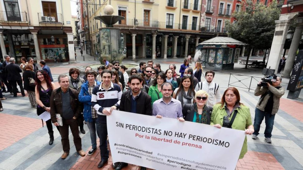 Una treintena de periodistas se concentra en Valladolid con motivo del Día Mundial de Libertad de Prensa-Ical