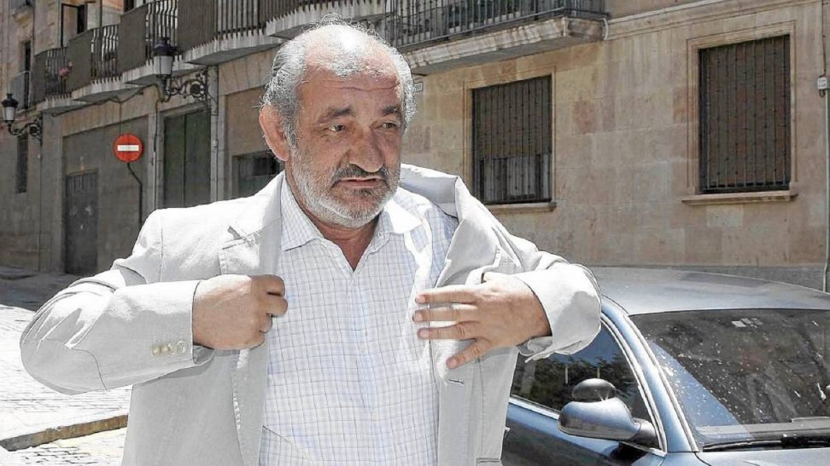 Santos Llamas en una imagen de archivo cuando presidía Caja España-Ical