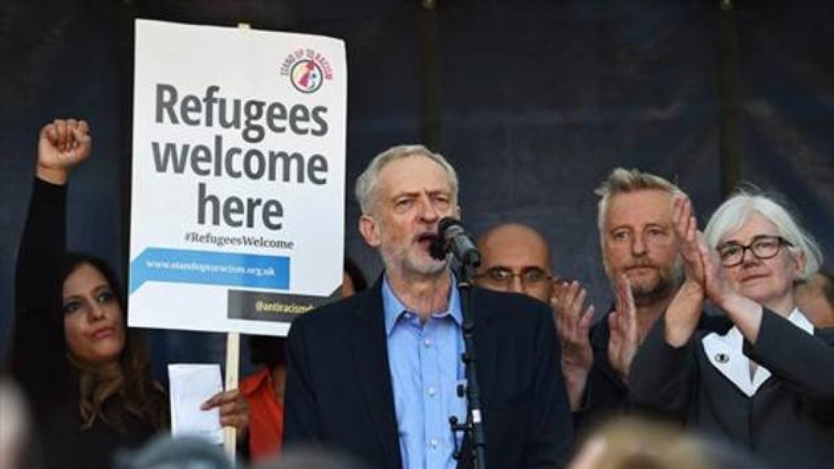 Corbyn en una marcha a favor de los refugiados, este sábado.-EFE / ANDY RAIN