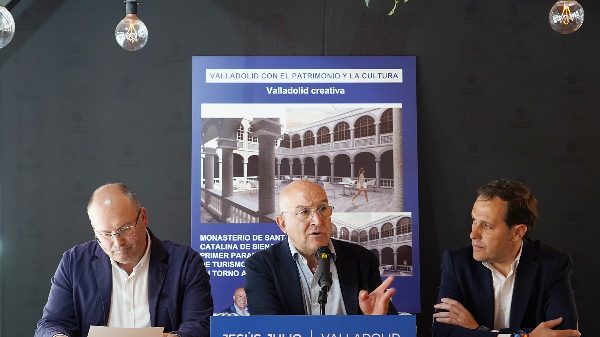 Miguel Tellado, vicesecretario de Organización del PP, junto a Jesús Julio Carnero y el presidente del PP en Valladolid, Conrado Íscar. ICAL.