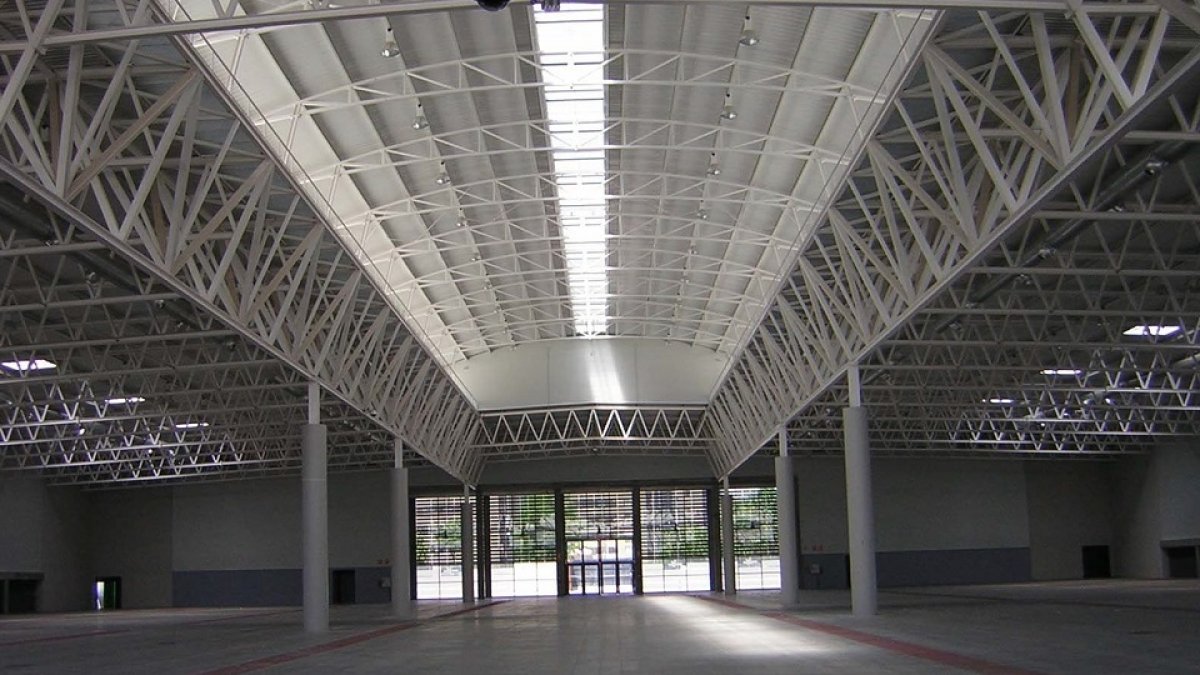 Pabellón 4 de la Feria de Muestras de Valladolid, listo para recibir las camas y los enfermos