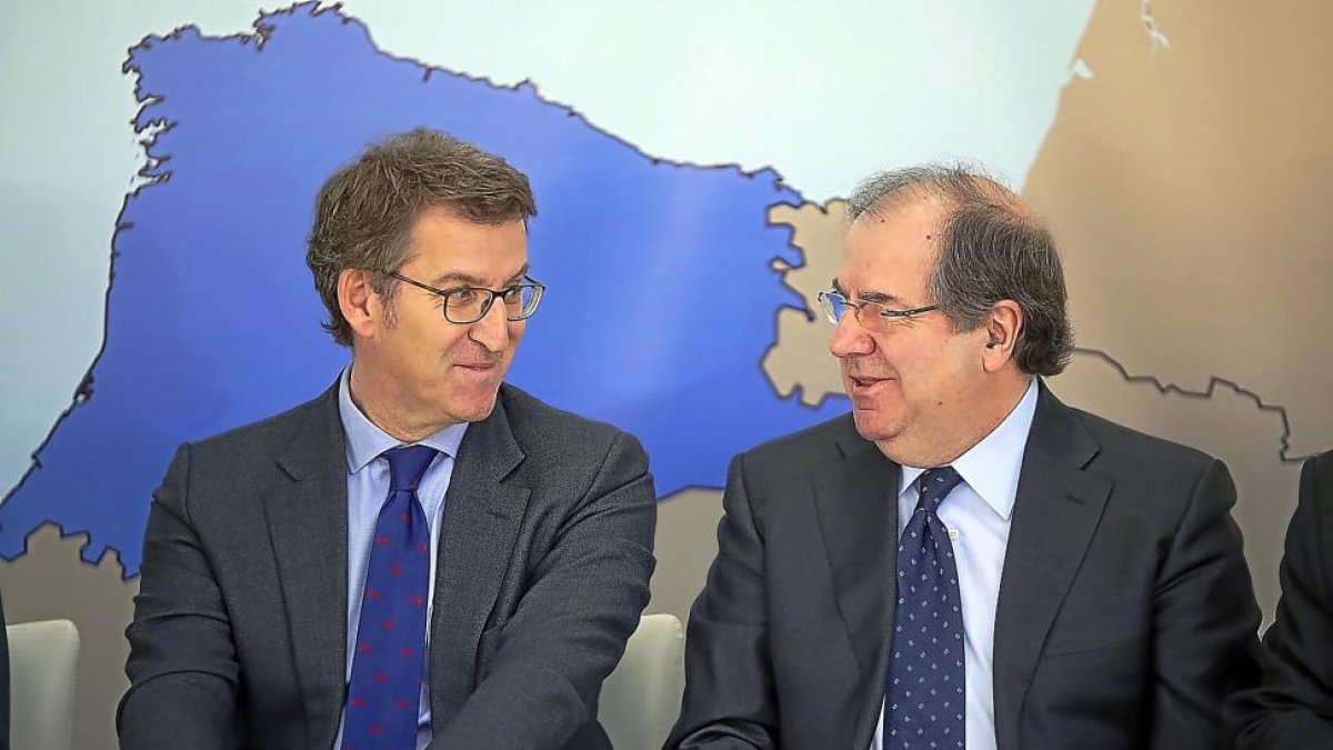 Núñez Feijoó y Herrera, en el acto celebrado en Vigo de integración de Cantabria en la Macrorregión.-ICAL