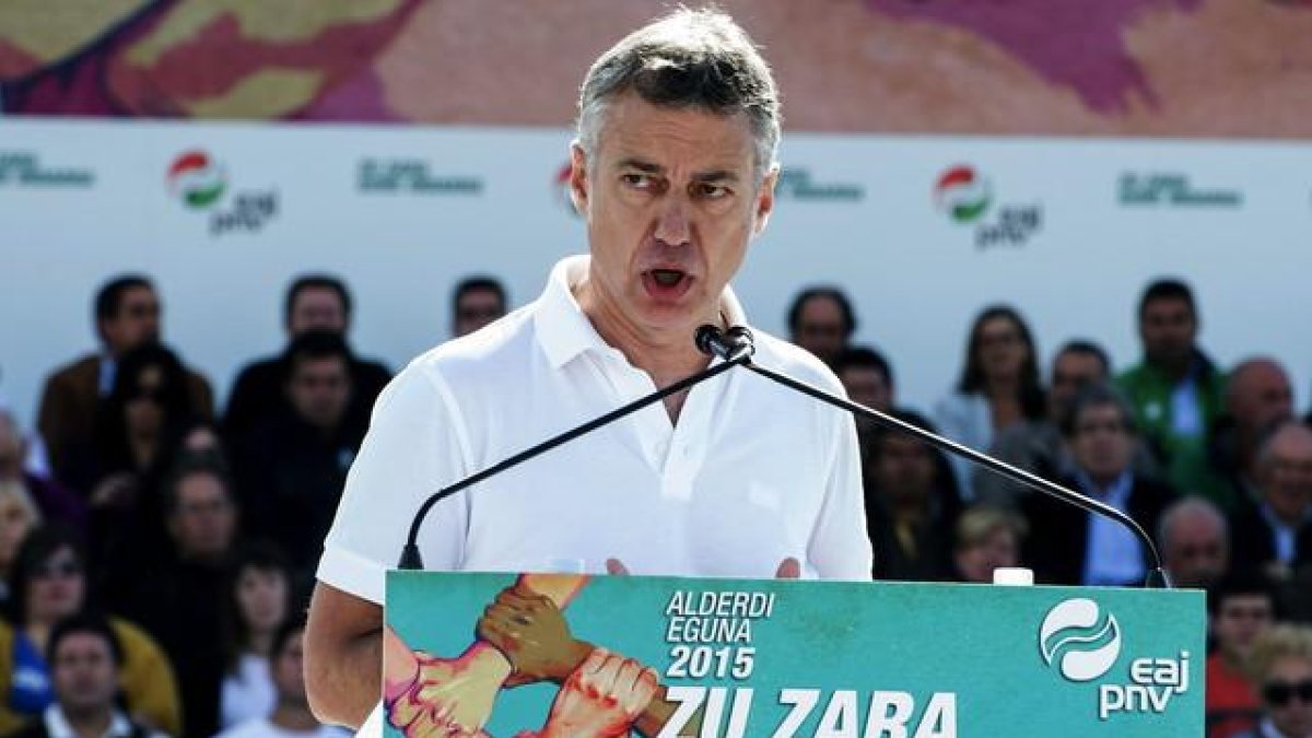 El lehendakari Iñigo Urkullu, durante su intervención en el Alderdi Eguna (Día del Partido) celebrado en la localidad Foronda, coincidiendo con las elecciones catalanas del 27-S.-ADRIAN RUIZ DE HIERRO / EFE